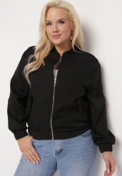 Czarna Bluza Bomberka z Kieszeniami z Kaplami Bervialia. Czarne bluzy damskie Born2be, plus size, bez wzorów, bez ramiączek, bez kaptura. Za 49.99 zł.