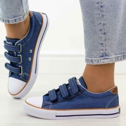 Jeansowe trampki damskie American Club Lh125. Niebieskie trampki i tenisówki damskie American CLUB, bez wzorów, z jeansu, bez zapięcia. Za 99.00 zł.