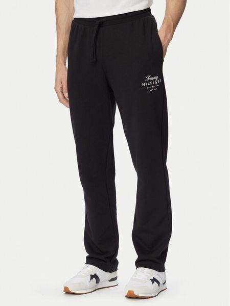 Tommy Hilfiger Spodnie dresowe Script Stack MW0MW44332 Czarny Regular Fit. Czarne spodnie sportowe męskie Tommy Hilfiger, m, bez wzorów, z bawełny. Za 396.99 zł.