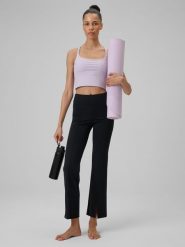 4F Legginsy do jogi z rozszerzanymi nogawkami damskie - czarne S. Czarne legginsy damskie 4F, l, bez wzorów, ze skóry, z podwyższonym stanem, długie, na jogę i pilates. Za 169.99 zł.