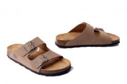 DR. BRINKMANN 600134-08 beige, klapki damskie. Brązowe klapki damskie Dr. Brinkmann, bez wzorów, ze skóry, bez obcasa, bez zapięcia. Za 242.17 zł.