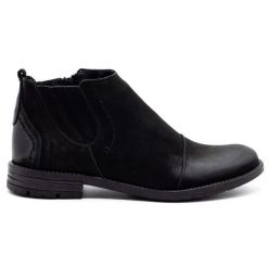 KOMODO Buty męskie zimowe 872K czarne. Czarne botki męskie na zimę, bez wzorów, ze skóry, biznesowe, bez obcasa, bez zapięcia. Za 438.49 zł.