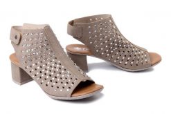 RIEKER 64777-64 beige, sandały damskie. Brązowe sandały damskie Rieker, bez wzorów, bez obcasa, bez zapięcia. Za 255.92 zł.