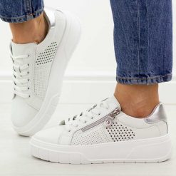 Białe skórzane półbuty damskie Jezzi 9778. Białe półbuty damskie Jezzi, na jesień, bez wzorów, z jeansu, klasyczne, z okrągłym noskiem, bez obcasa, na platformie, bez zapięcia. Za 229.00 zł.