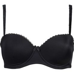 Biustonosz "bardotka" bonprix czarny. Czarne biustonosze bonprix, z aplikacjami, z koronki. Za 54.99 zł.