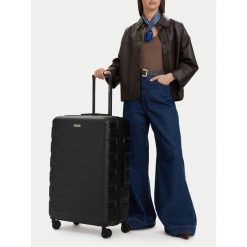 Walizka duża GINO ROSSI. Czarne walizki damskie Gino Rossi, bez wzorów, duże. Za 299.99 zł.