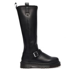 Kozaki Dr. Martens. Czarne kozaki damskie Dr. Martens, bez wzorów, bez obcasa, na płaskiej podeszwie, bez zapięcia. Za 1,179.00 zł.