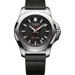 PROMOCJA ZEGAREK VICTORINOX SWISS ARMY 241682.1. Czarne zegarki męskie VICTORINOX, bez wzorów, z kauczuku, szklane. W wyprzedaży za 1,460.00 zł.
