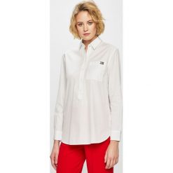 Tommy Hilfiger - Koszula. Białe koszule damskie Tommy Hilfiger, bez wzorów, z bawełny, casualowe, bez kołnierzyka, bez ramiączek. W wyprzedaży za 319.90 zł.