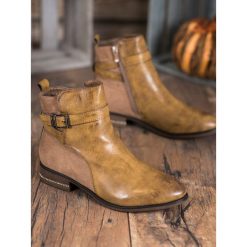 Super Mode Botki Z Cyrkoniami brązowe. Brązowe botki damskie Super Mode, bez wzorów, z tworzywa sztucznego, bez obcasa, bez zapięcia. Za 79.00 zł.