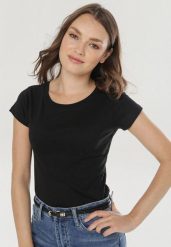 Czarny T-shirt Himenara. Czarne t-shirty damskie Born2be, s, bez wzorów, z dzianiny, bez kołnierzyka, bez ramiączek. Za 29.99 zł.