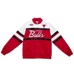 Bluza dresowa zapinana na guziki Chicago Bulls. Czerwone bluzy męskie Mitchell & Ness, s, bez wzorów, z dresówki, sportowe, bez ramiączek, bez kaptura. Za 577.00 zł.
