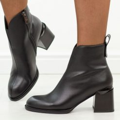 Czarne skórzane botki damskie na obcasie Vinceza 67034. Czarne botki damskie VINCEZA, na jesień, bez wzorów, z dzianiny, eleganckie, z okrągłym noskiem, bez obcasa, na obcasie, bez zapięcia. Za 329.00 zł.