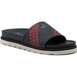 Klapki GANT - Honolulu 18699417 Marine/Red G687. Niebieskie klapki męskie GANT, bez wzorów, z materiału, bez zapięcia. W wyprzedaży za 189.00 zł.