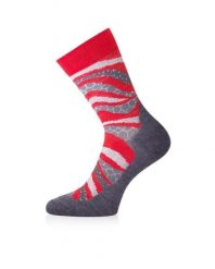 Skarpety merino WLF. Czerwone skarpetki damskie LASTING, bez wzorów, z elastanu. Za 63.00 zł.