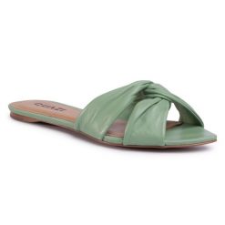 Klapki QUAZI. Zielone klapki damskie QUAZI, bez wzorów, bez obcasa, bez zapięcia. Za 239.99 zł.