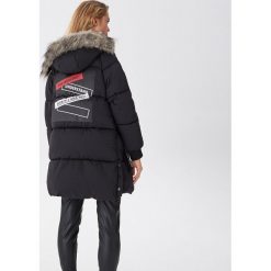 Płaszcz oversize z nadrukiem - Czarny. Czarne płaszcze damskie House, l, bez wzorów, bez kołnierzyka, bez kaptura. Za 329.99 zł.