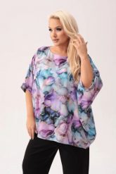 Kimonowa bluzka Gabi w pastelowe kwiaty PLUS SIZE XXL. Bluzki damskie Moda Size Plus Iwanek, plus size, bez wzorów, z elastanu, eleganckie, z asymetrycznym kołnierzem, plus size, bez ramiączek. Za 199.90 zł.