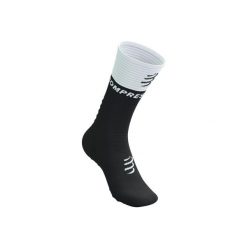 Skarpety do biegania Compressport Mid Compression Socks V2.0. Brązowe skarpetki damskie Compressport, bez wzorów. Za 140.99 zł.