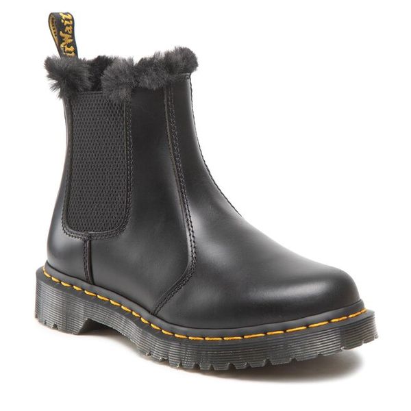 Sztyblety Dr. Martens. Czarne botki damskie Dr. Martens, bez wzorów, bez obcasa, na płaskiej podeszwie, bez zapięcia. Za 989.99 zł.