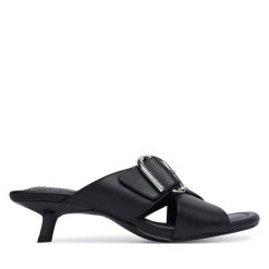 Klapki HUGO. Czarne klapki damskie Hugo, bez wzorów, bez obcasa, bez zapięcia. Za 899.99 zł.