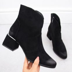 Botki damskie zamszowe na obcasie czarne Potocki 12422. Czarne botki damskie POTOCKI, bez wzorów, ze skóry ekologicznej, eleganckie, bez obcasa, na obcasie, bez zapięcia. Za 99.99 zł.