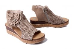 RIEKER 63791-60 beige, sandały damskie. Brązowe sandały damskie Rieker, bez wzorów, bez obcasa, na koturnie, bez zapięcia. Za 359.90 zł.