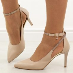 Beżowe s128 skórzane Polskie szpilki damskie Prestige 2247. Brązowe szpilki damskie Prestige, bez wzorów, ze skóry, ze szpiczastym noskiem, bez obcasa, na obcasie, bez zapięcia. Za 439.00 zł.