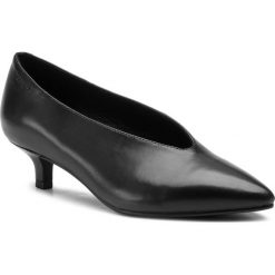 Półbuty VAGABOND - Minna 4711-201-20 Black. Czarne półbuty damskie Vagabond, bez wzorów, ze skóry, eleganckie, bez obcasa, na obcasie, bez zapięcia. W wyprzedaży za 239.00 zł.