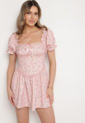 Różowa Sukienka Vices z Bufkami Falbankami i Wiązaniem w Kwiaty Tolalira. Czerwone sukienki damskie Born2be, na co dzień, l, z aplikacjami, eleganckie, bez kołnierzyka, bez ramiączek, mini. Za 129.99 zł.