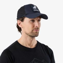 Czapka z daszkiem Unisex Swedemount Forest Cap. Niebieskie czapki damskie SWEDEMOUNT, bez wzorów, sportowe. Za 79.99 zł.