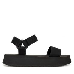 Sandały Calvin Klein Jeans. Czarne sandały damskie Calvin Klein Jeans, bez wzorów, z jeansu, bez obcasa, na koturnie, bez zapięcia. Za 189.99 zł.
