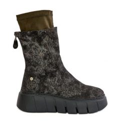 Skórzane Botki Damskie Na Masywnej Platformie Maciejka 06766-09 Khaki zielone. Zielone botki damskie bez wzorów, ze skóry, eleganckie, bez obcasa, bez zapięcia. Za 728.10 zł.