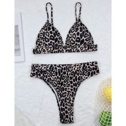 Strój kąpielowy z usztywnianymi miseczkami szybkoschnący Harlee. Stroje kąpielowe damskie Intica, s, bez wzorów, z materiału. Za 139.00 zł.