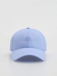 Czapka z daszkiem z haftem - jasnoniebieski. Niebieskie czapki damskie Reserved, bez wzorów. Za 59.99 zł.