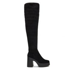 Kozaki DeeZee. Czarne kozaki damskie DeeZee, bez wzorów, bez obcasa, na słupku, bez zapięcia. Za 229.99 zł.