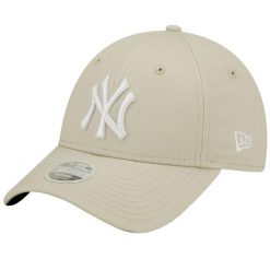 Czapka z daszkiem damska New Era wmns 9FORTY New York Yankees Cap. Białe czapki damskie New Era, bez wzorów, sportowe. Za 156.50 zł.
