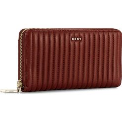 Duży Portfel Damski DKNY - Slgs-Gansevoort R2245060 Oxide 643. Czerwone portfele damskie DKNY, ze skóry. W wyprzedaży za 299.00 zł.