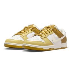 Buty Sportowe Męskie Nike Dunk Low Retro. Białe buty sportowe męskie Nike, bez wzorów, bez zapięcia, do biegania. Za 528.00 zł.