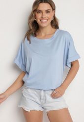Niebieski T-shirt z Wiskozą o Kroju Nietoperza Tanariona. Niebieskie t-shirty damskie Born2be, bez wzorów, z jeansu, bez kołnierzyka, bez ramiączek. Za 64.99 zł.