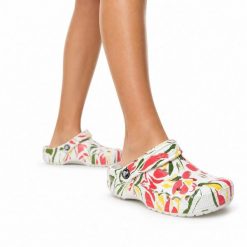 Klapki chodaki damskie Crocs BAYA SEASONAL PRINTED CLOG. Klapki damskie Crocs, na lato, bez wzorów, z materiału, bez obcasa, bez zapięcia. Za 169.00 zł.