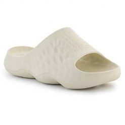 Klapki męskie New Balance SUFHUPC3. Białe klapki męskie New Balance, bez wzorów, z materiału, bez zapięcia. Za 339.99 zł.
