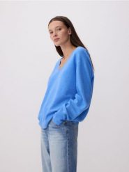 Sweter z domieszką wełny - jasnoniebieski. Niebieskie swetry nierozpinane damskie Reserved, l, bez wzorów, z dzianiny, bez kołnierzyka, bez ramiączek. W wyprzedaży za 89.99 zł.