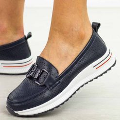 Granatowe skórzane półbuty damskie S.Barski 556. Niebieskie półbuty damskie S.BARSKI, na jesień, w ażurowe wzory, z jeansu, biznesowe, z okrągłym noskiem, bez obcasa, na płaskiej podeszwie, bez zapięcia. Za 229.00 zł.