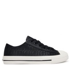 Trampki Guess. Czarne trampki i tenisówki damskie Guess, z aplikacjami, bez zapięcia. Za 364.99 zł.
