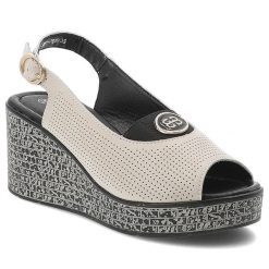 Sandały damskie S.Barski, cholewka ze skóry naturalnej licowej z perforacją z regulacją na metalową klamrę, beżowe, LR61-7010. Brązowe sandały damskie S.BARSKI, bez wzorów, ze skóry, bez obcasa, bez zapięcia. Za 189.00 zł.