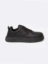 Sneakersy męskie ze skóry ekologicznej czarne RR174572 906. Czarne buty sportowe męskie BIG STAR, bez wzorów, ze skóry ekologicznej, bez zapięcia. W wyprzedaży za 119.99 zł.