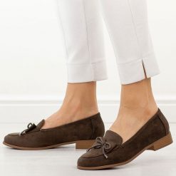 D.Brązowe półbuty damskie M.Daszyński 25113-2. Brązowe półbuty damskie M.Daszyński, na jesień, z aplikacjami, z materiału, biznesowe, bez obcasa, na płaskiej podeszwie, bez zapięcia. Za 179.00 zł.