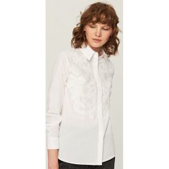 Koszula w stylu retro - Biały. Białe koszule damskie Reserved, bez wzorów, retro, bez kołnierzyka, bez ramiączek. W wyprzedaży za 19.99 zł.