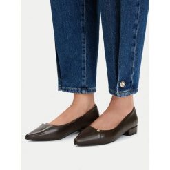 Baleriny MEXX. Brązowe balerinki damskie Mexx, bez wzorów, bez obcasa, bez zapięcia. Za 269.99 zł.